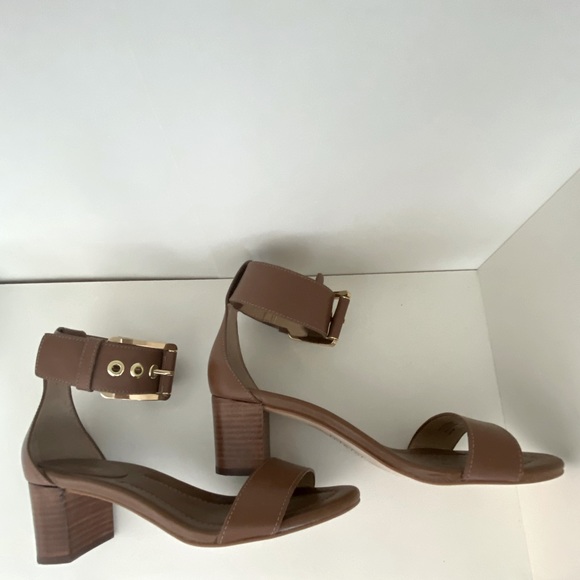 Gorgeous MK Michael Kors heeled sandals in tan - Picture 7 of 10